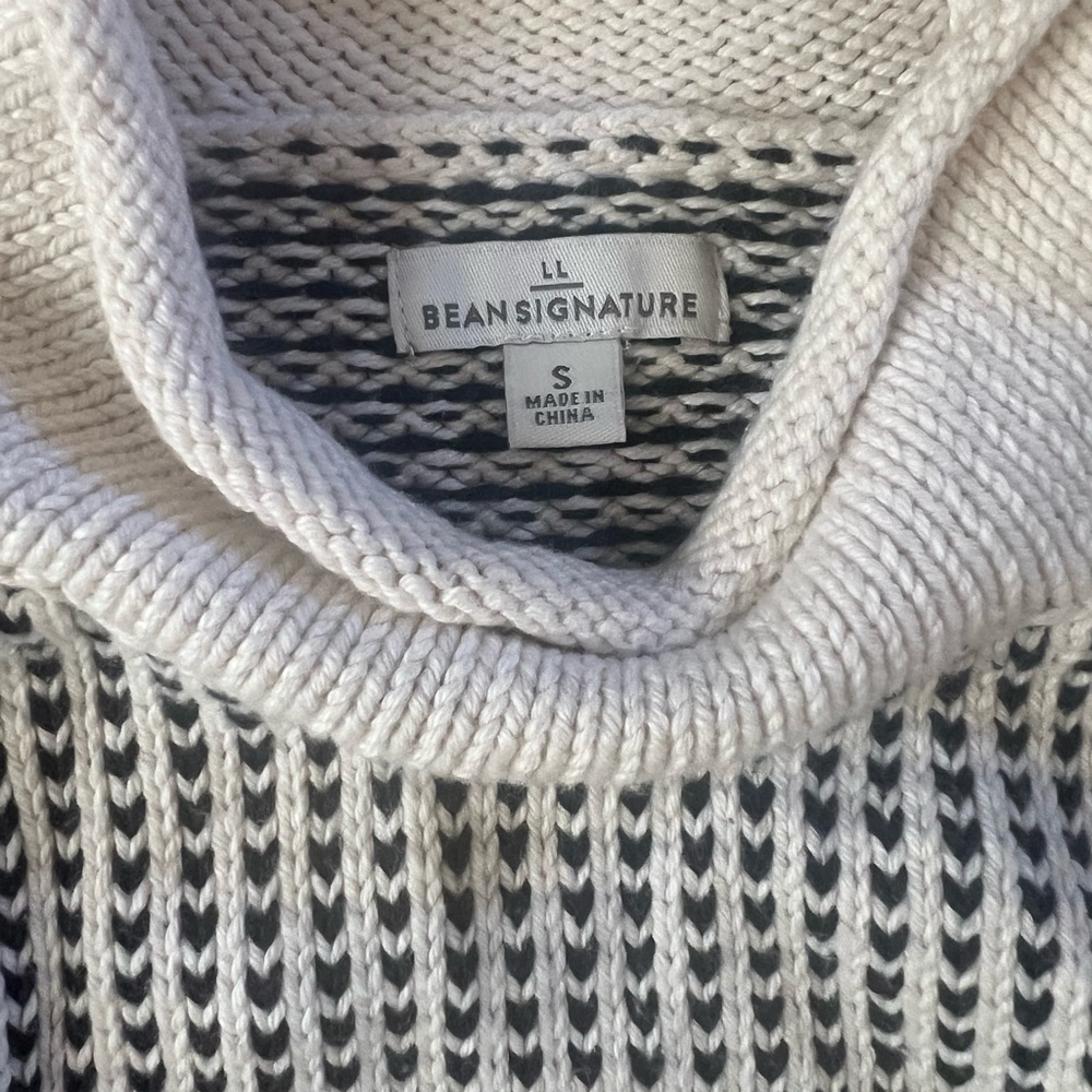 Like new LL Bean sweater size small, off white and navy